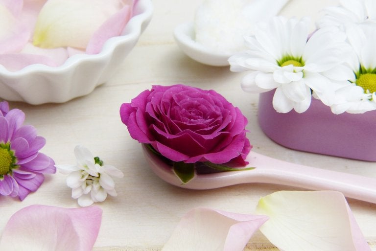 6 beneficios de los petalos de rosa para tu salud y tambien para tu belleza