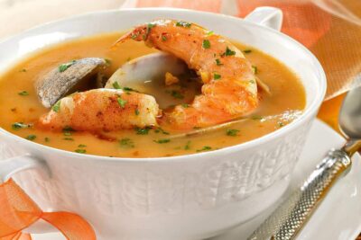 7 recetas de sopas y caldo de pescado que no te puedes perder