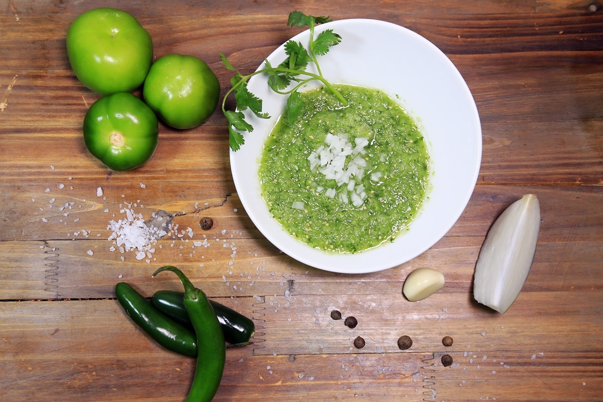 como hacer salsa verde cruda