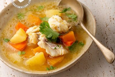 deliciosa y nutritiva sopa de cabeza de pescado