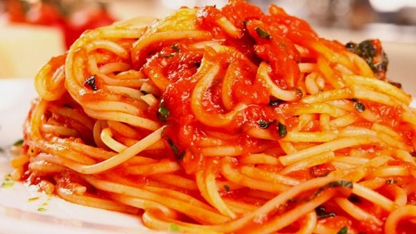 espagueti rojo a la mexicana en salsa de tomate