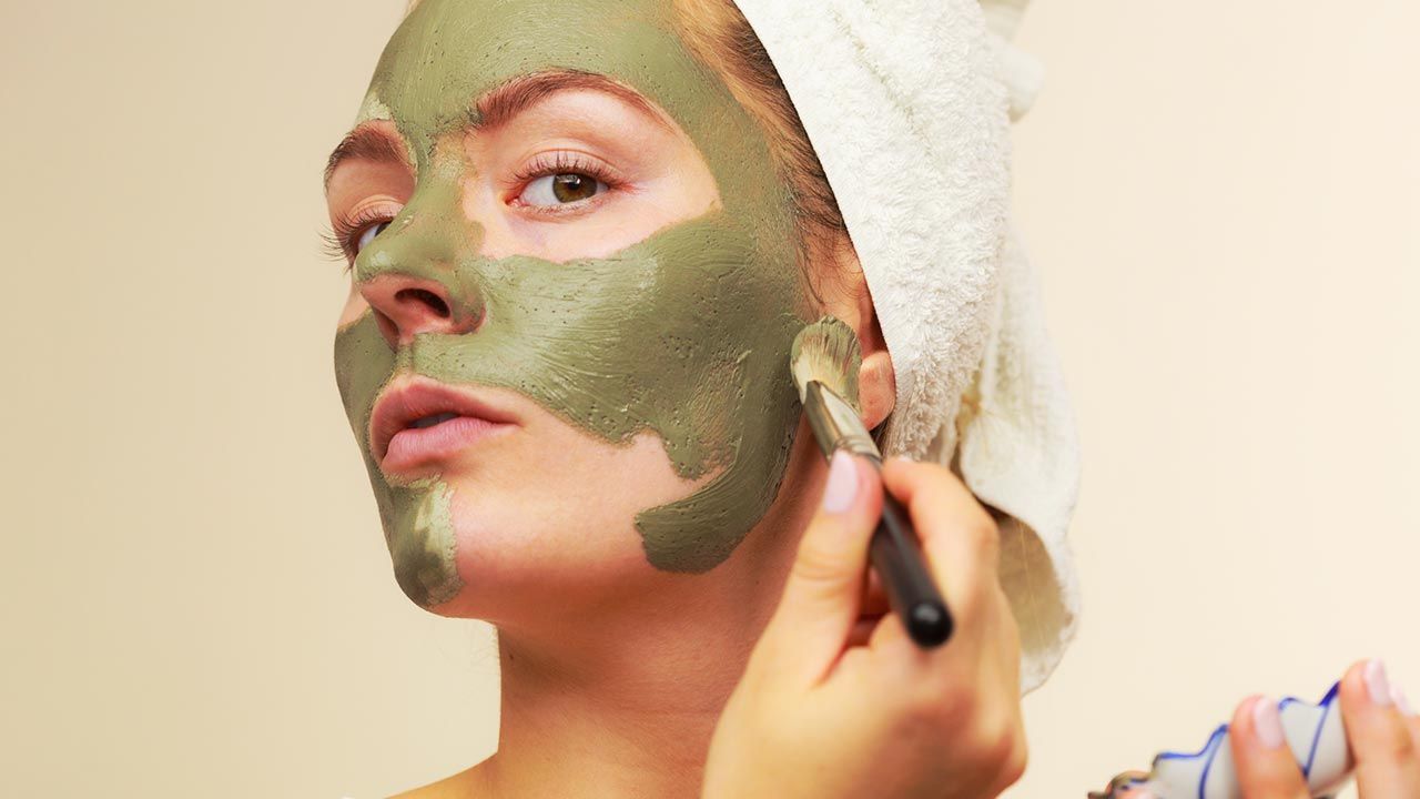 mascarilla facial de arcilla verde para eliminar impurezas