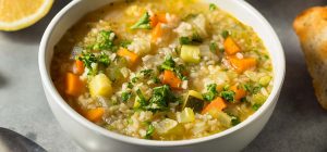 sopa de verduras con arroz