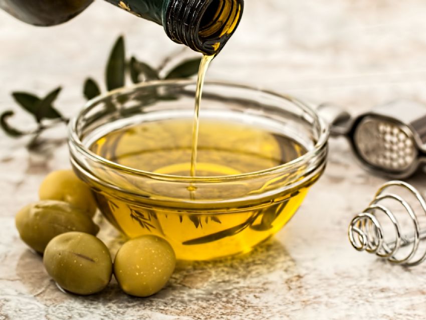 te decimos como aprovechar los beneficios del aceite de oliva para tu cabello y cara